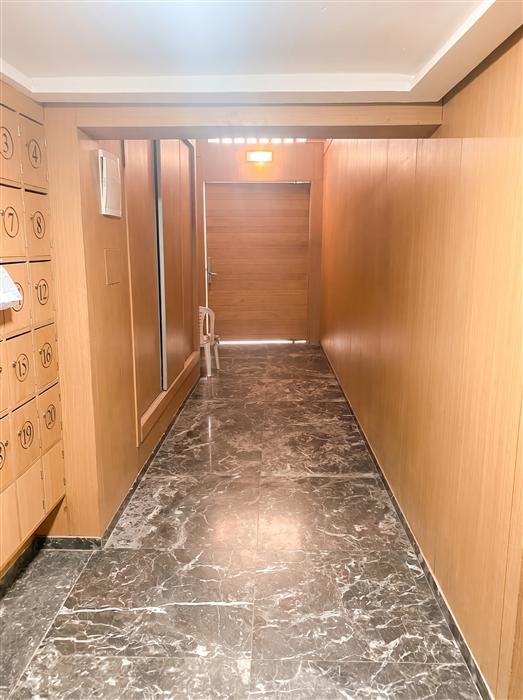 Hall avant retouche